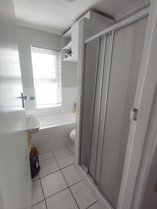 2 Bedroom Property for Sale in Vredekloof East Western Cape